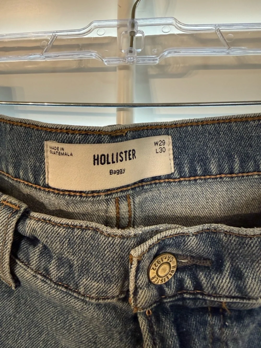 Hollister Women'sCargo Cropped Jeans - Picture 3 of 6